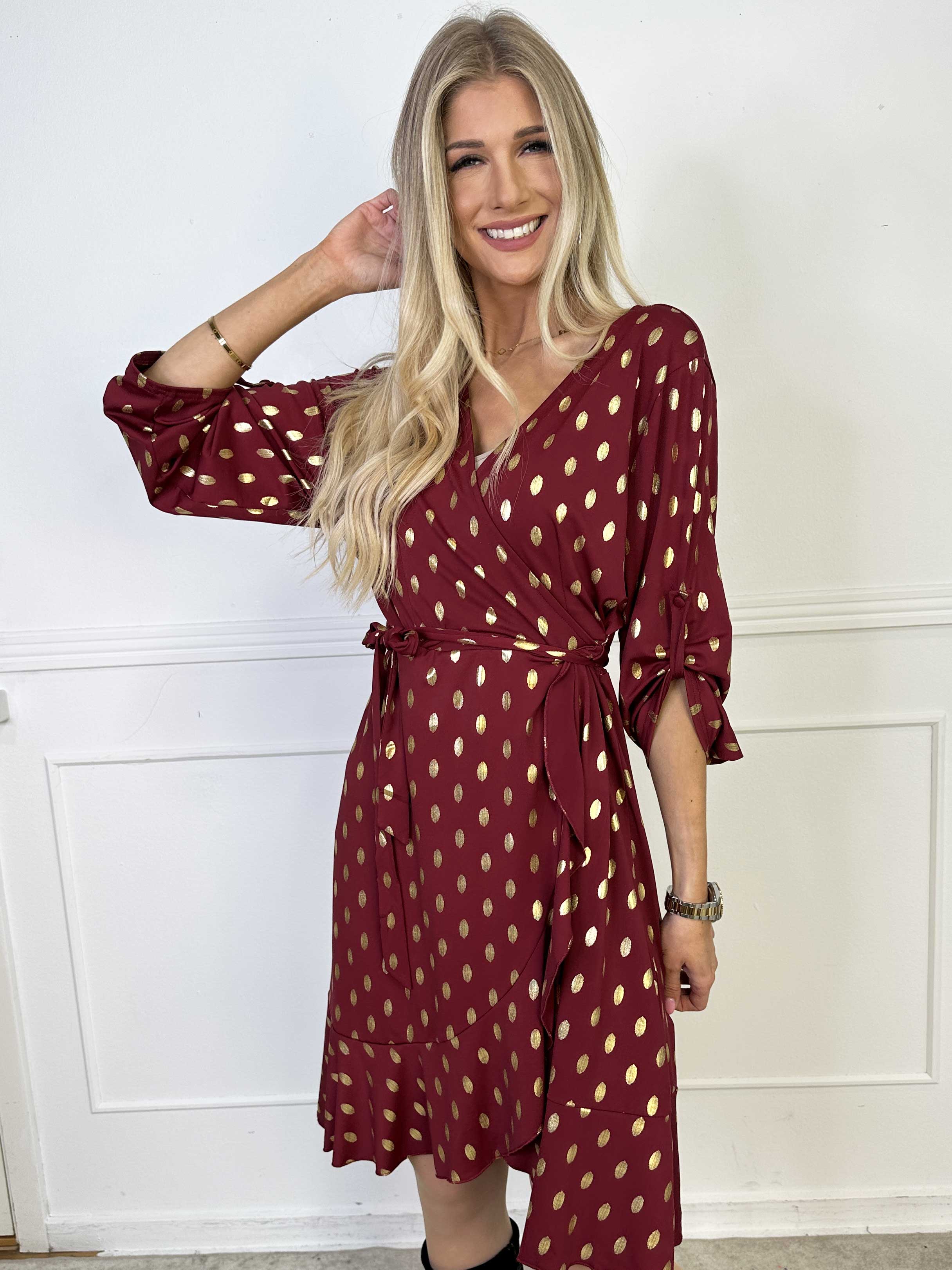 Savina Gold - Elastisk kjole i slå-om-look med guld dutter